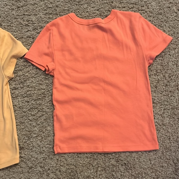 Size small: American Eagle baby tees, worn once or twice. - Picture 4 of 5